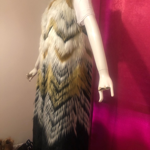 Fabulous Furs (Donna Salyers)Elegant Black Faux Fur Vest - Picture 5 of 7